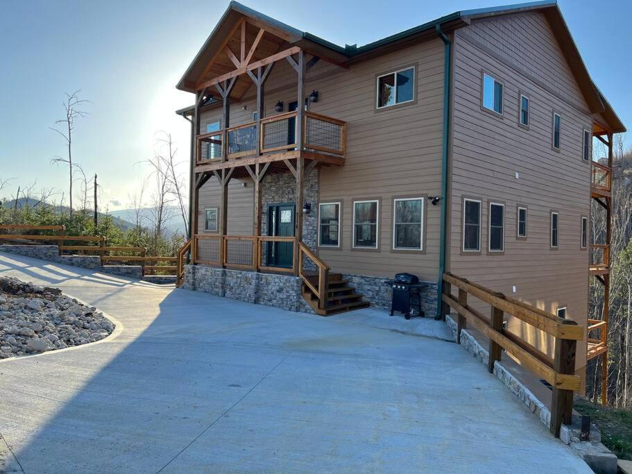 * * 4 Master Bedrooms, Views, Theater, Arcade, Evc Gatlinburg Exterior photo